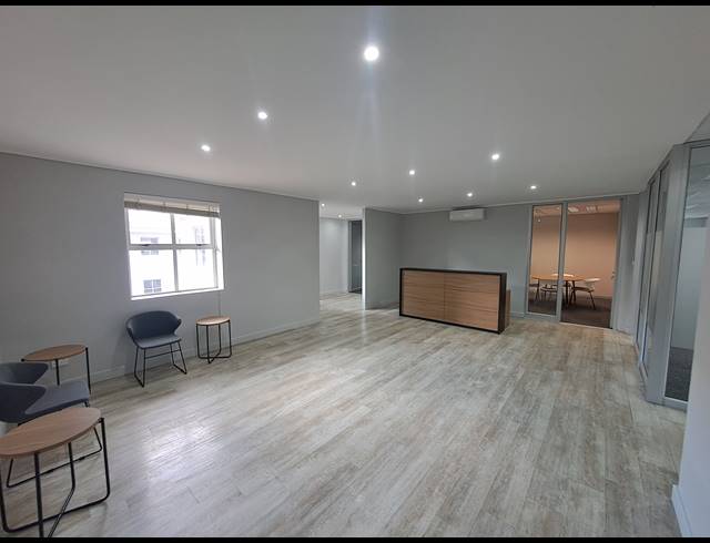 383M² OFFICE TO LET IN HYDE PARK